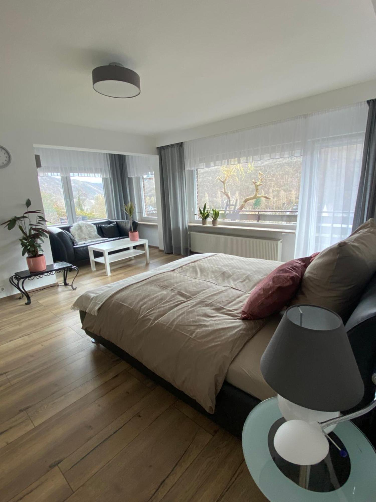 Pension Mit Moselblick Klotten Exteriör bild