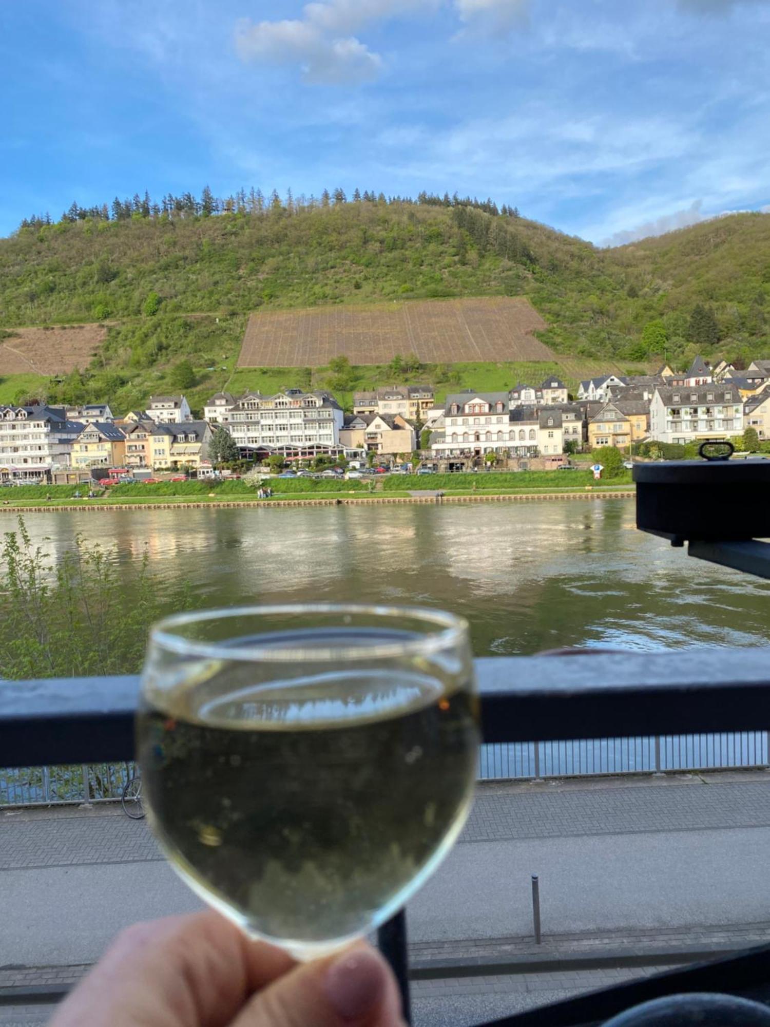 Pension Mit Moselblick Klotten Exteriör bild