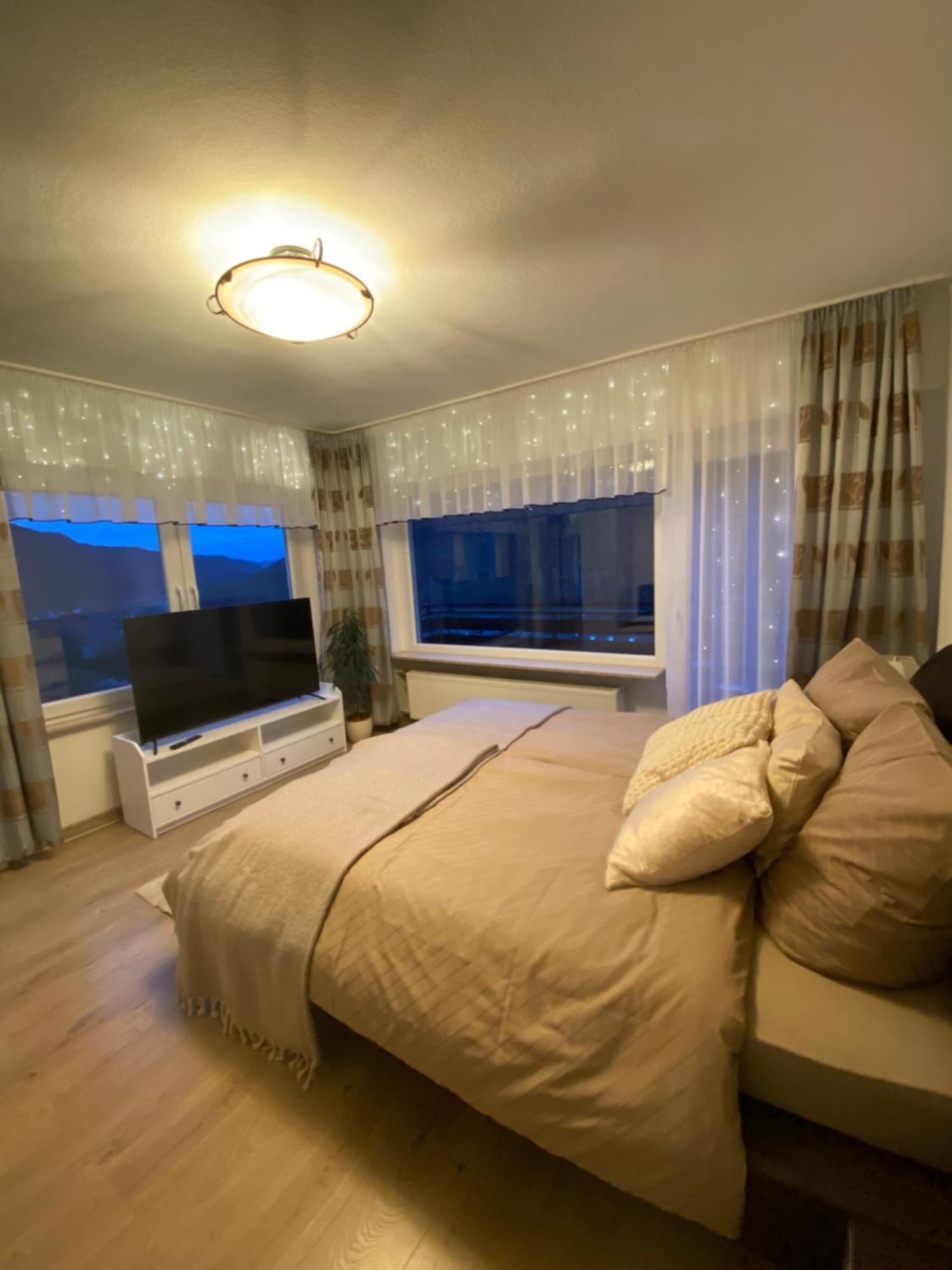 Pension Mit Moselblick Klotten Exteriör bild