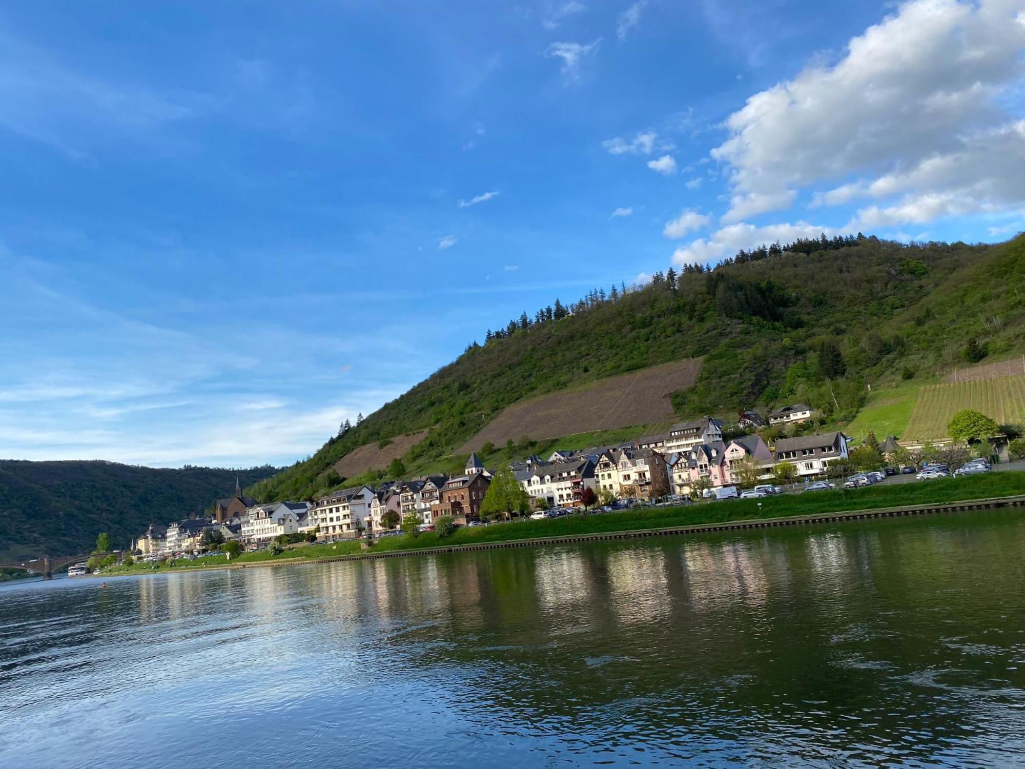 Pension Mit Moselblick Klotten Exteriör bild