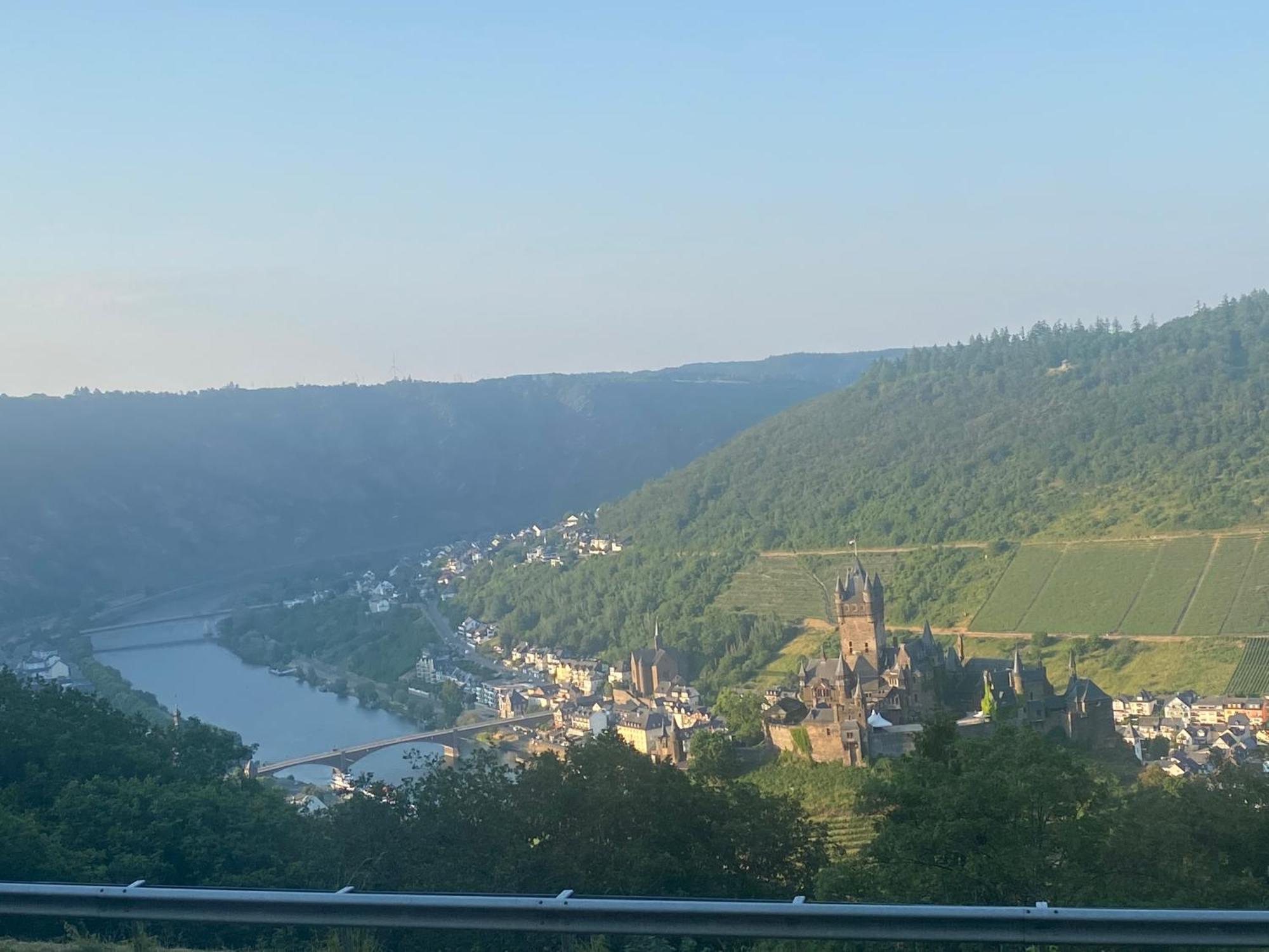 Pension Mit Moselblick Klotten Exteriör bild